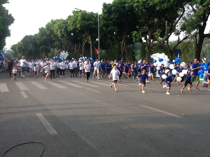 Hanoi Moi Newspaper Run for Peace - ảnh 2